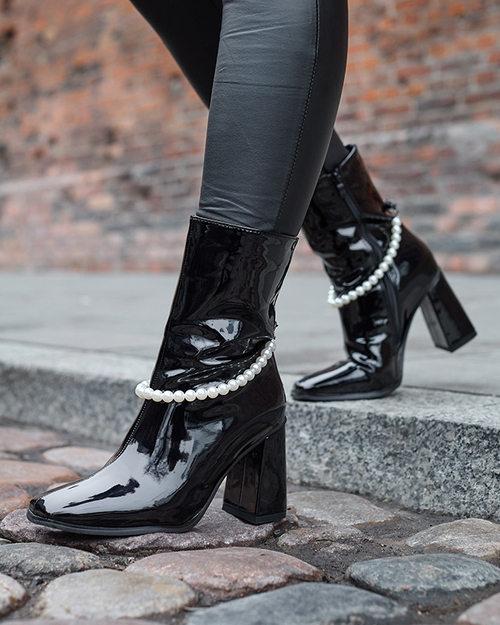 Чорні лаковані жіночі високі чоботи на шпильці Rassla- Взуття