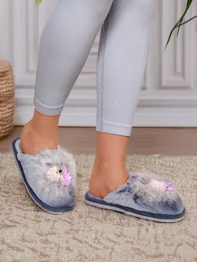 Royalfashion Dámské kožušinové pantofle s květinami Ederra
