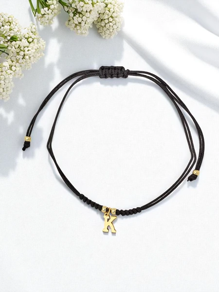 Dámský náramek s písmenem K