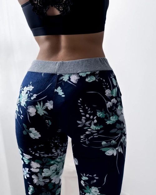 Жіночі шорти 3/4 з малюнком темно-синьо-зеленого кольору. PLUS SIZE - Одяг