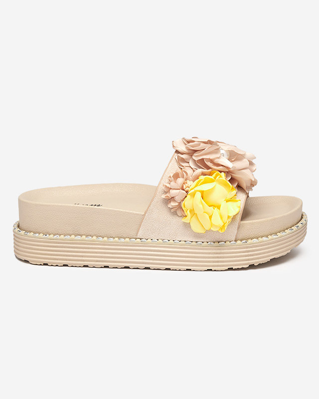 Dámské pantofle s látkovými květy v béžové Kaffga - Obuv