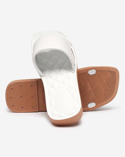 Bílé dámské pantofle z ekokůže s prošívanou vsadkou Parekis - Obuv