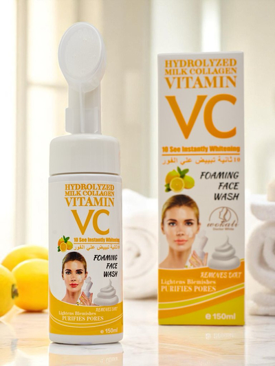 Čisticí omlazující pěna na obličej s vitamínem C a kartáčkem
