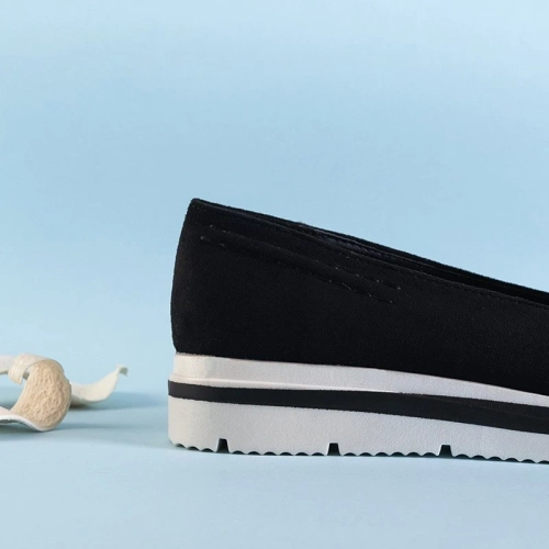 OUTLET Чорні жіночі мокасини на низькій танкетці Dardariel - Туфлі