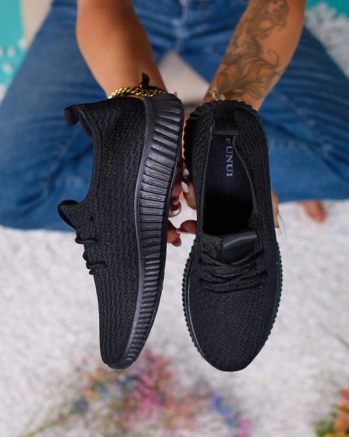 Чорні жіночі тканинні спортивні кросівки Vobbu- Footwear