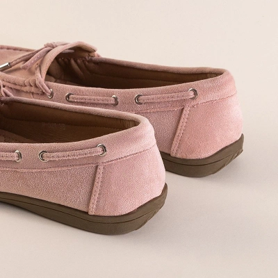 OUTLET Světle růžové dámské eko semišové mokasíny s mašlí Inda - Boty