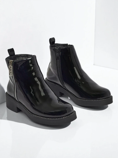 Lakované Dámské Kotníkové Boty z Eko Kůže Calvera