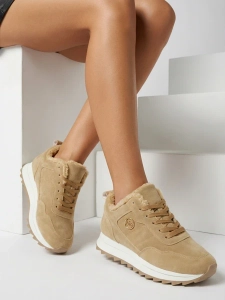 světle hnědá || hnědý