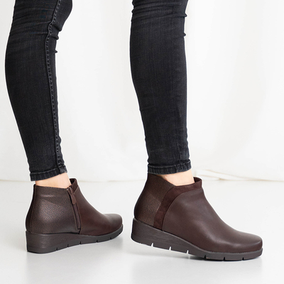 Коричневі жіночі ботильйони на танкетці Flyvi