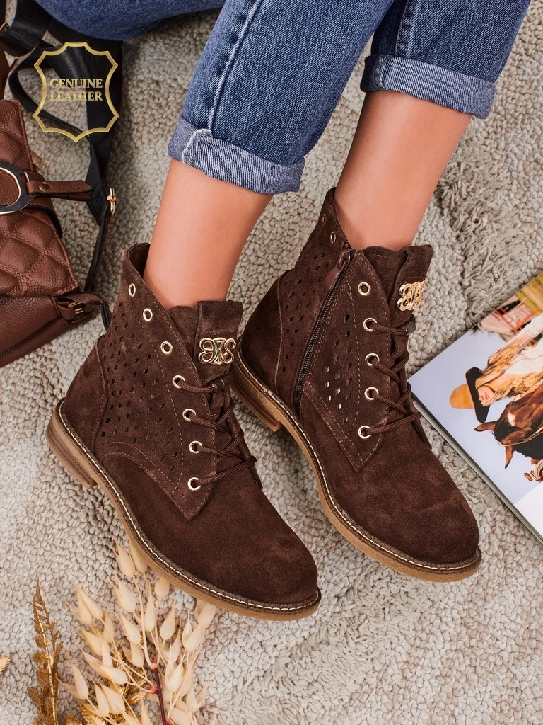 Aurelia Hnědé Semišové Kotníkové Boty s Kožíškem Prolamované Elegantní 2,5cm