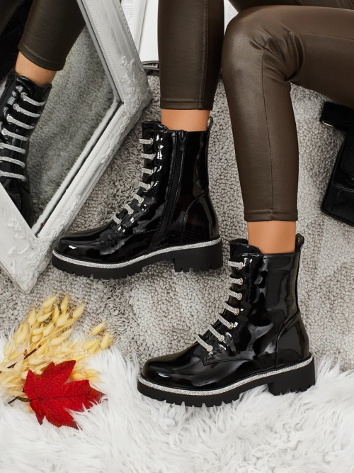 Лаковані шнуровані жіночі ботильйони Fjorra