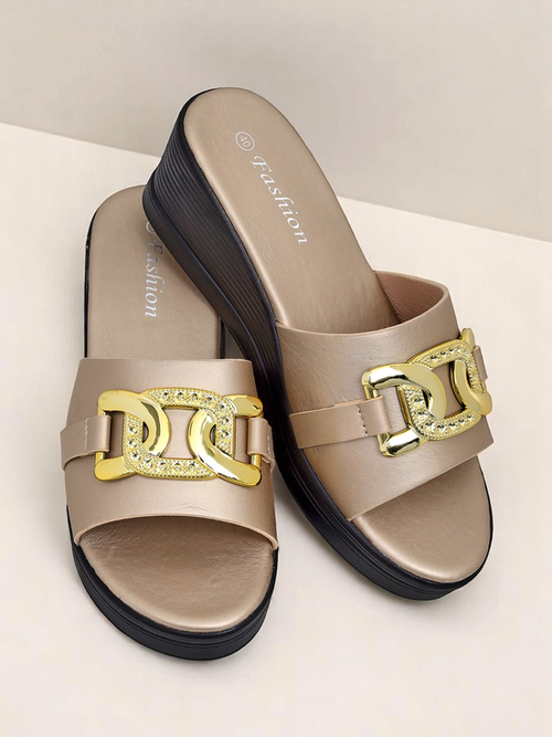 Royalfashion Жіночі босоніжки на танкетці Nolia