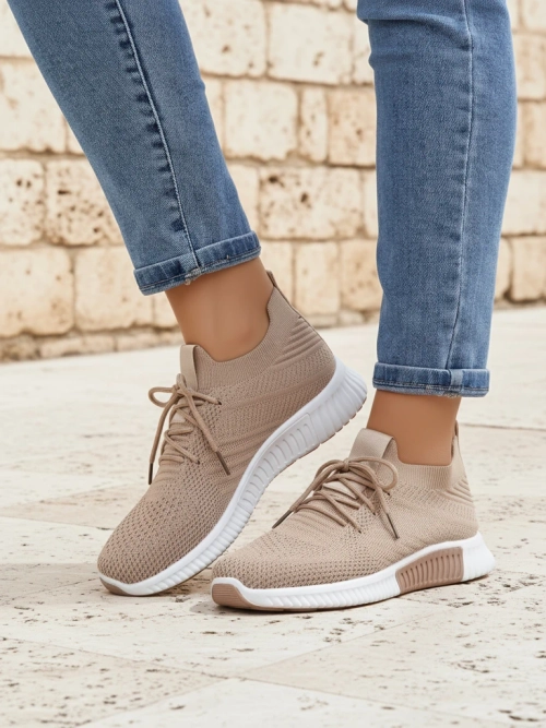 Жіночі кросівки Aristea світло-коричневі плоский каблук тканина 3 см