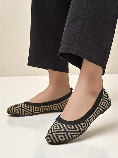 Royalfashion tkaninové dámské baleríny s geometrickým potiskem Metrický