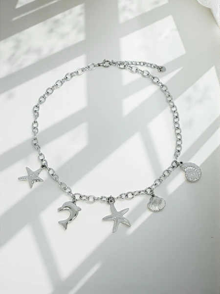 Náhrdelník Atena Charm Sea – zlaté amulety s mořskými motivy