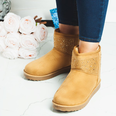 Matně hnědé izolované sněhové boty - Obuv