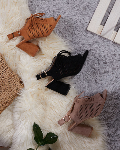 Жіночі ажурні босоніжки на пості в Sasqan camel - Взуття