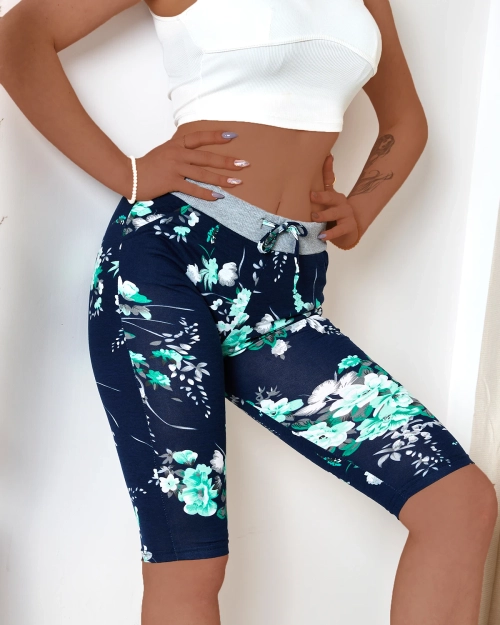 Жіночі шорти 3/4 з малюнком темно-синьо-зеленого кольору. PLUS SIZE - Одяг