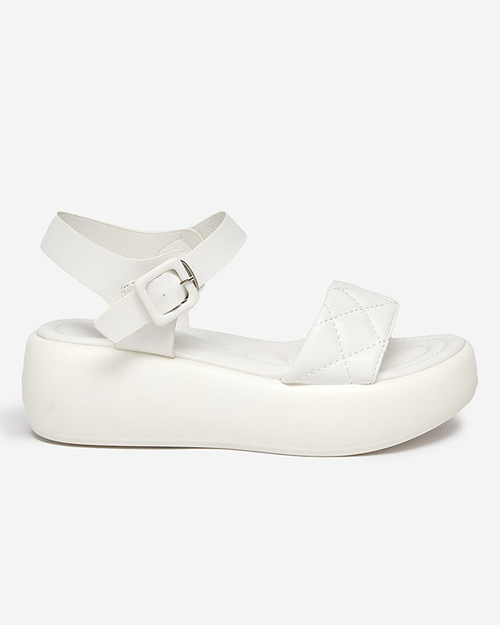 Жіночі стьобані сандалі на танкетці з екошкіри білого кольору Baloui. Взуття
