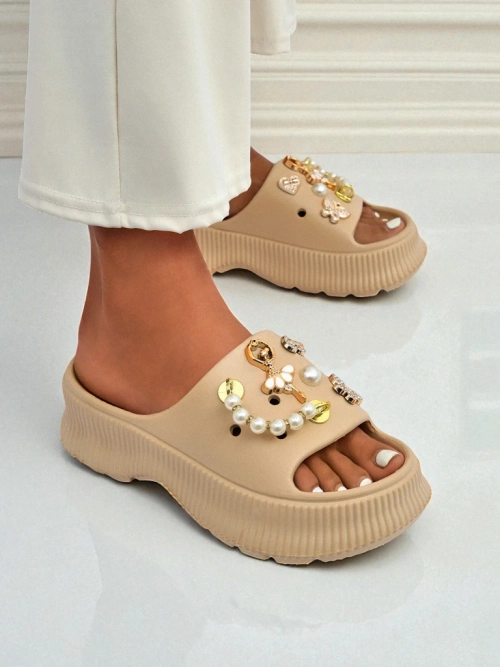 Royalfashion Жіночі гумові сандалі з декором Slash Glam