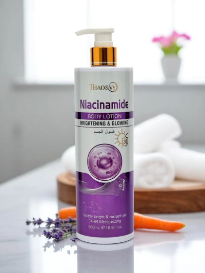 Hydratační a rozjasňující tělový balzám s niacinamidy GlowNiacin