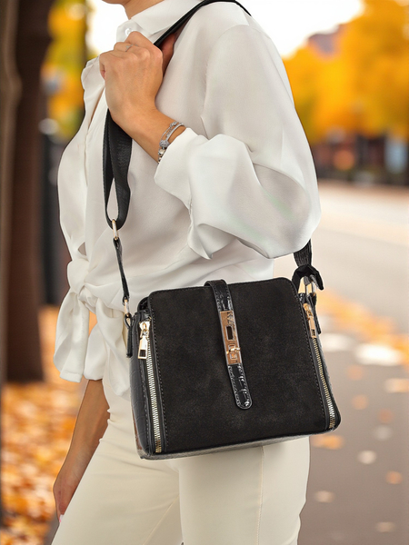 Dámská kabelka Callista Black – malá listonoška z eko patentové kůže