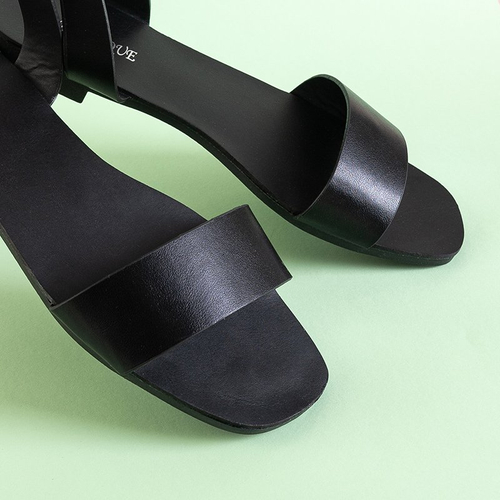 Чорні жіночі босоніжки на ланцюжку Izdylea