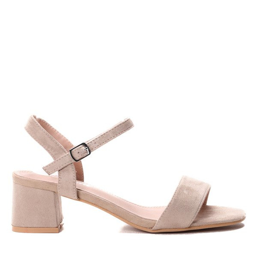 Beżowe sandałki na słupku- Obuwie