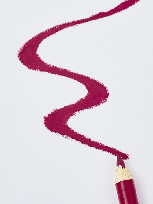 Олівець для губ із точилкою відтінку Deep Rose Nougat