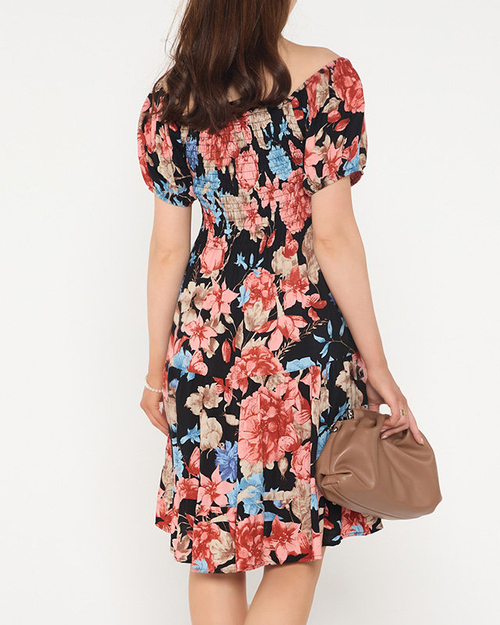 Чорна жіноча міні-сукня у квіти