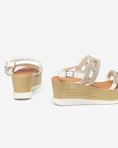 Білі жіночі босоніжки на танкетці Masewi