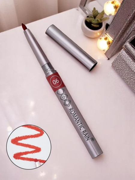 Tužka na rty v odstínu Strawberry Mousse