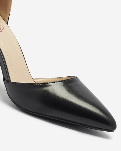 Dámské lodičky na kůlu v černé barvě- Obuv