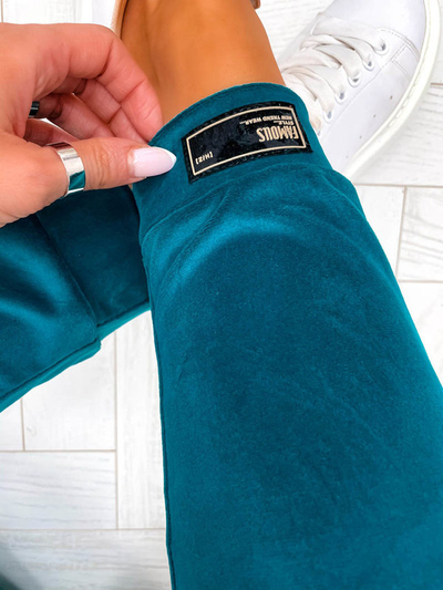 Tmavě zelená dámská velurová tepláková souprava- Oblečení