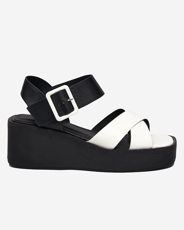 Bílé a černé dámské sandály z eko kůže na klínku Scozi - boty