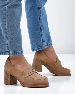 коричневий