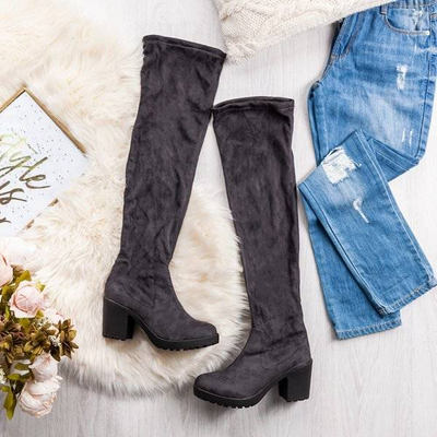 OUTLET Šedé boty na vyšším sloupku Moccalinea - obuv