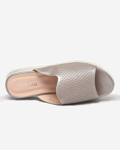 Світло-коричневі жіночі ажурні тапочки на танкетці з парчою Lekisa - Туфлі