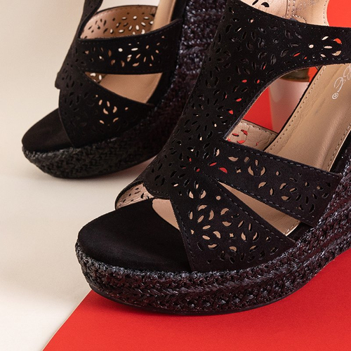 Чорні жіночі босоніжки на високій танкетці Brolesio