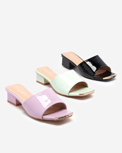 Зелені лаковані шльопанці на низьких підборах Keripse