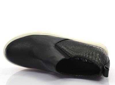 Чорний клин на танкетці Refferas - Взуття