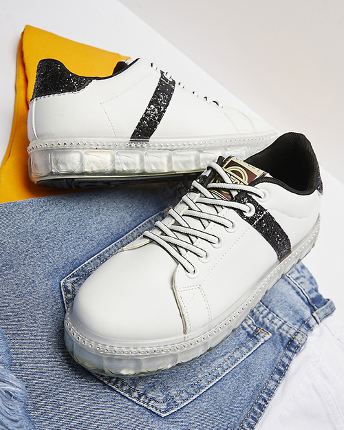 Жіночі спортивні кросівки білого кольору з чорними вставками Asxa- Footwear