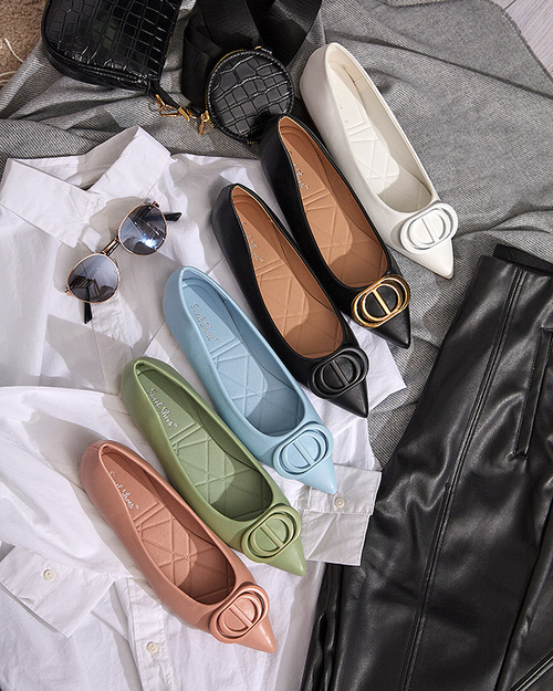 Жіночі чорні гострокінцеві балерини з орнаментом на носочку Manico - Взуття