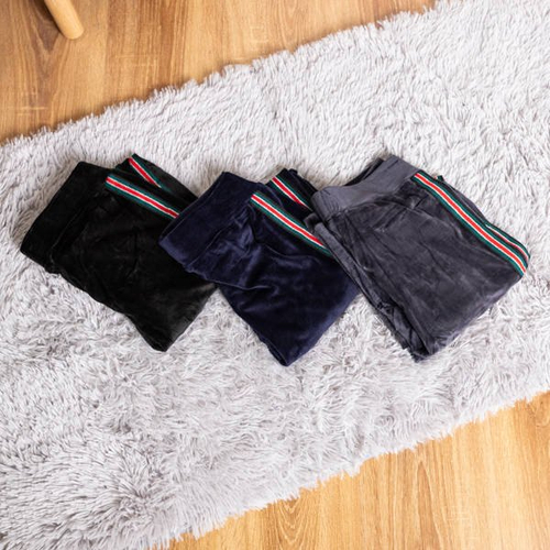 Жіночі смужки в чорні смужки - Одяг