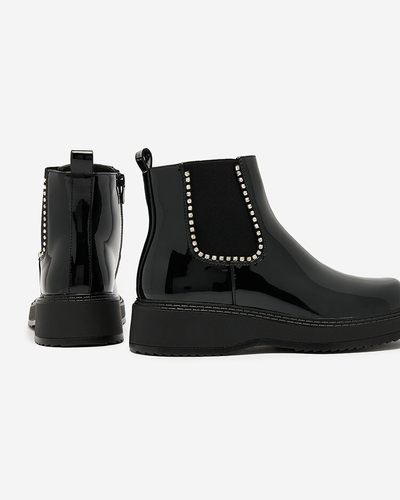 Royalfashion Černé dámské kozačky na plochém podpatku se zirkony Winuma