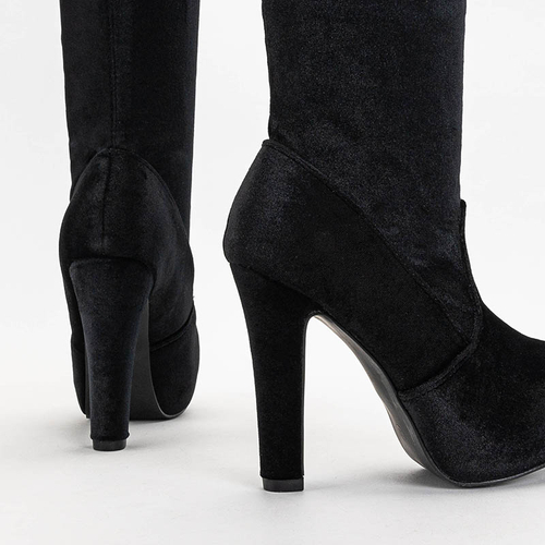 Чорні оксамитові чоботи на підборах Nubi