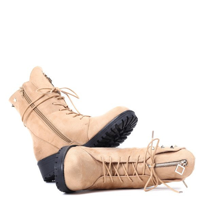 Jasnobrązowe workery z ćwiekami Mai- Obuwie