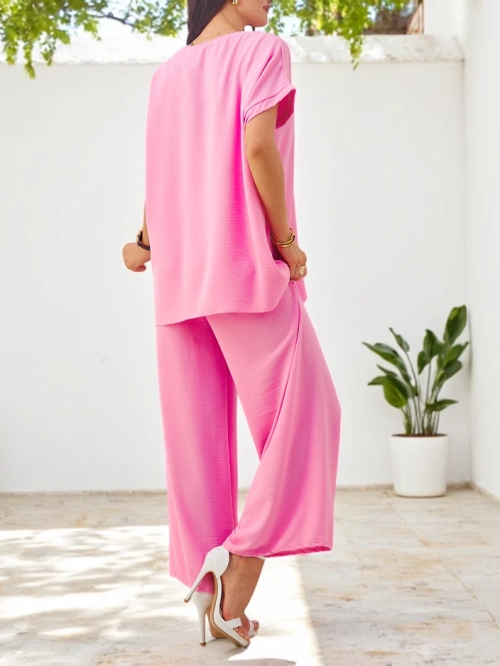 Royalfashion Жіночий комплект з коротким рукавом з декоративною квіткою та широкими штанами