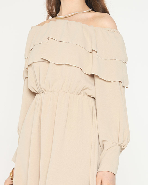 Бежева сукня з оборками