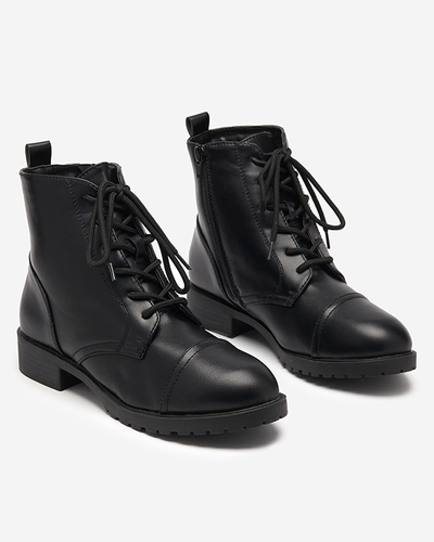 Černé dámské šněrovací kozačky na plochém podpatku značky Verasi - Footwear